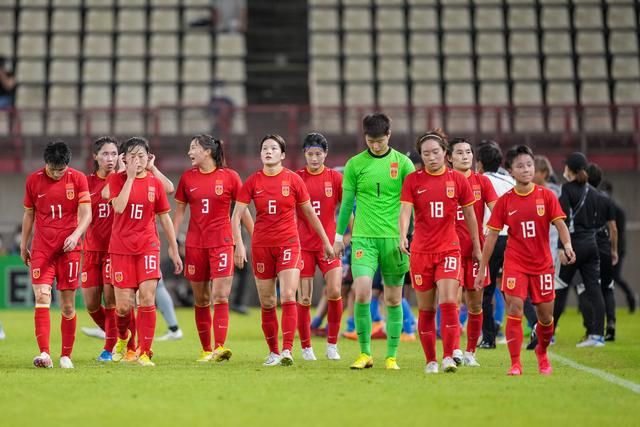 老师美女被吸乳得到大胸动漫