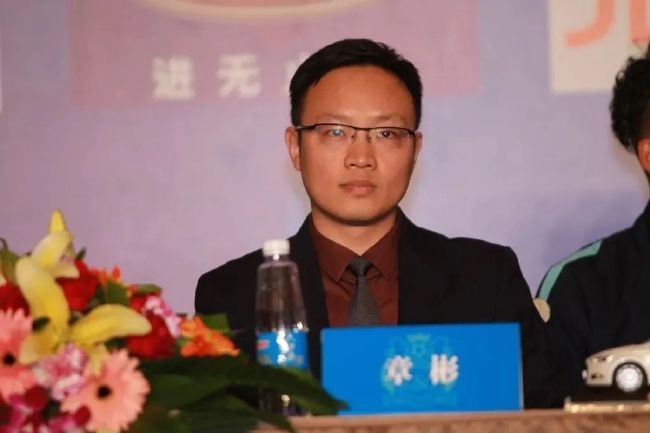 年轻的女性主导3-2020