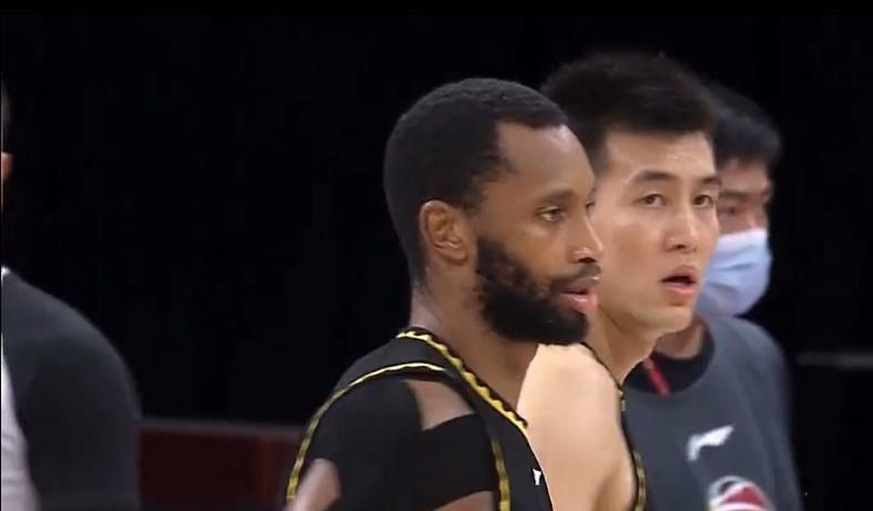 丰满的房地产小姐